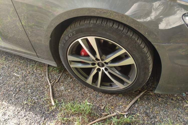 Used Audi A6 2022 Avant Futurist 45 TFSI Prestige Dynamic Edition Right Front Wheel Hub