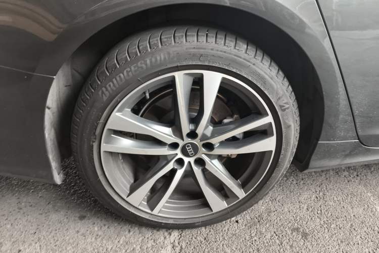 Used Audi A6 2022 Avant Futurist 40 TFSI Luxury Dynamic Model Right Rear Wheel Hub