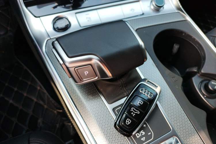 Used Audi A6 2022 allroad quattro Explorer 55 TFSI Prestige Off-Road Model Vehicle Key