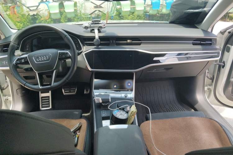 Used Audi A6 2022 allroad quattro 55 TFSI Snow Sports Edition Center Console