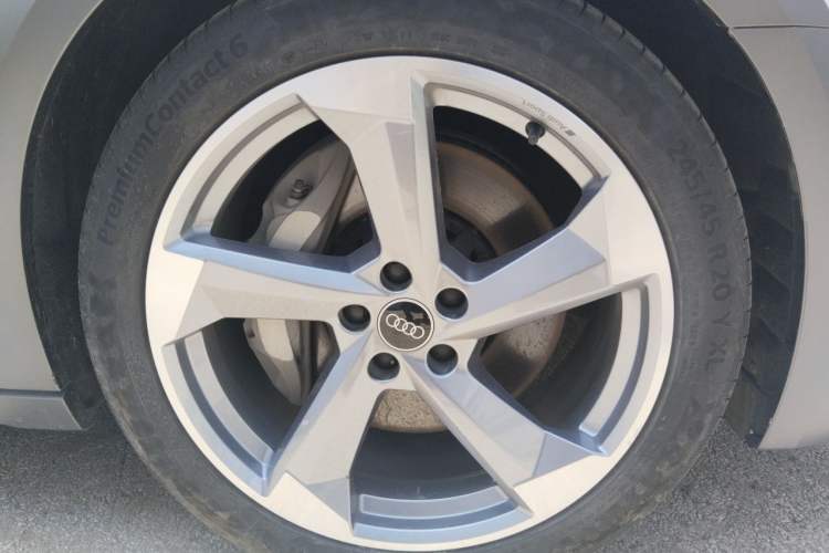 Used Audi A6 2022 allroad quattro 55 TFSI Snow Sports Edition Right Front Wheel Hub