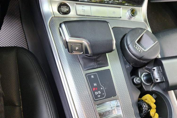 Used Audi A6 2022 allroad quattro Explorer 55 TFSI Prestige Off-Road Model Gear Lever