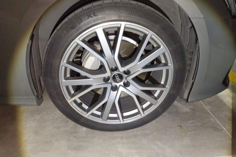 Used Audi A6 2022 Avant Futurist 45 TFSI Prestige Dynamic Edition Right Front Wheel Hub