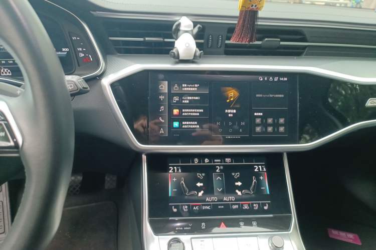 Used Audi A6 2022 allroad quattro Explorer 55 TFSI Prestige Off-Road Model Audio And AC Panel