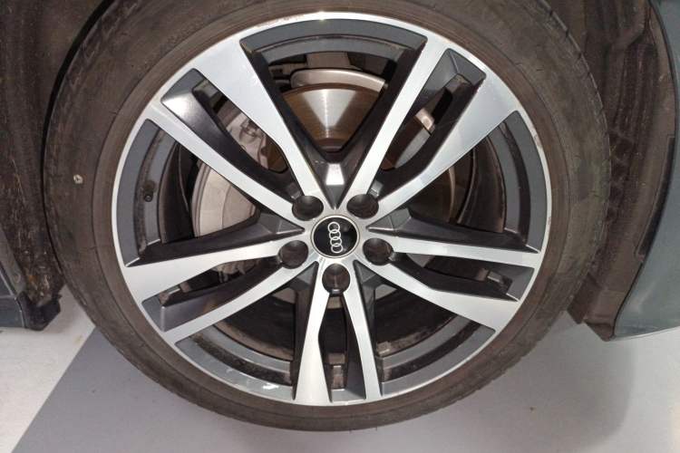 Used Audi A6 2022 Avant Futurist 45 TFSI Prestige Dynamic Edition Right Front Wheel Hub
