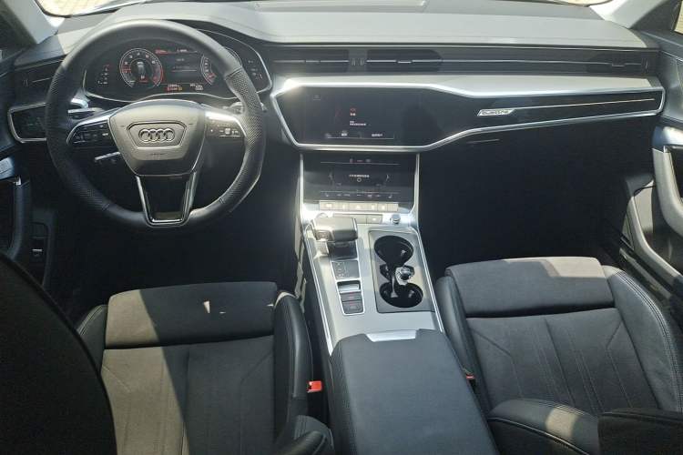 Used Audi A6 2023 Avant Futurist 45 TFSI Prestige Dynamic Edition Center Console