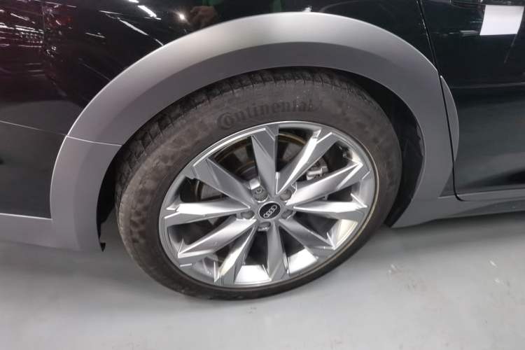 Used Audi A6 2023 allroad quattro 55 TFSI Prestige Off-Road Model Exterior 8