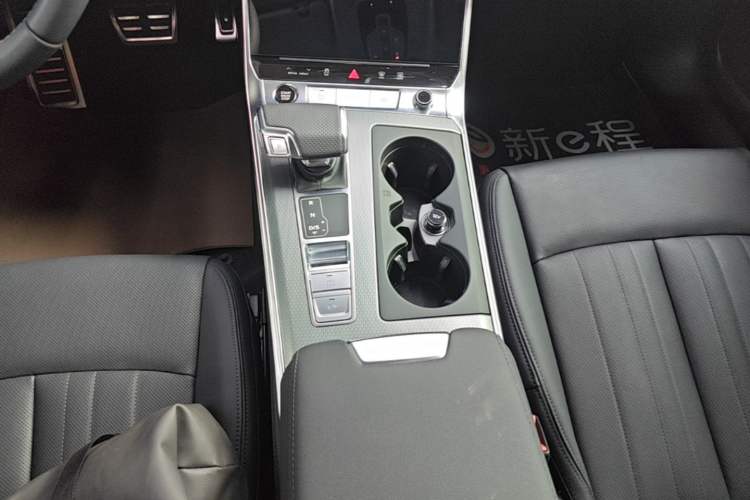 Used Audi A6 2023 allroad quattro 55 TFSI Prestige Off-Road Model Gear Lever
