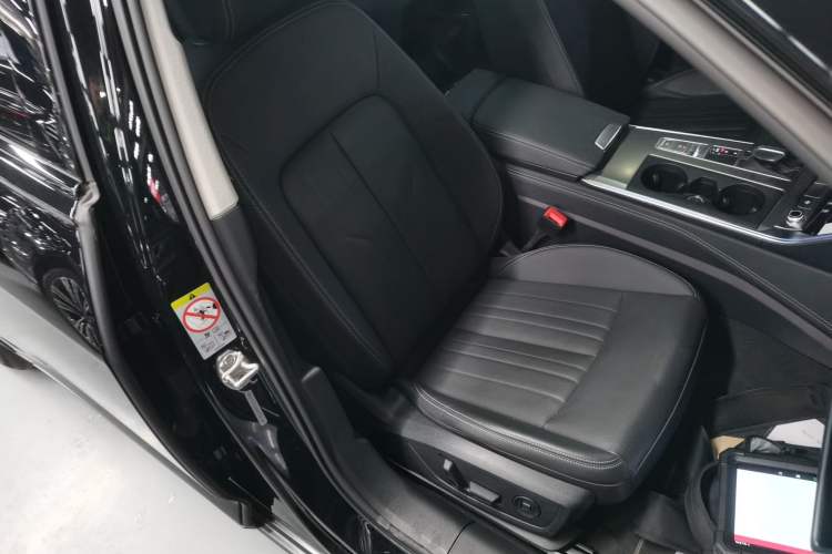 Used Audi A6 2023 allroad quattro 55 TFSI Prestige Off-Road Model Right Front Seat