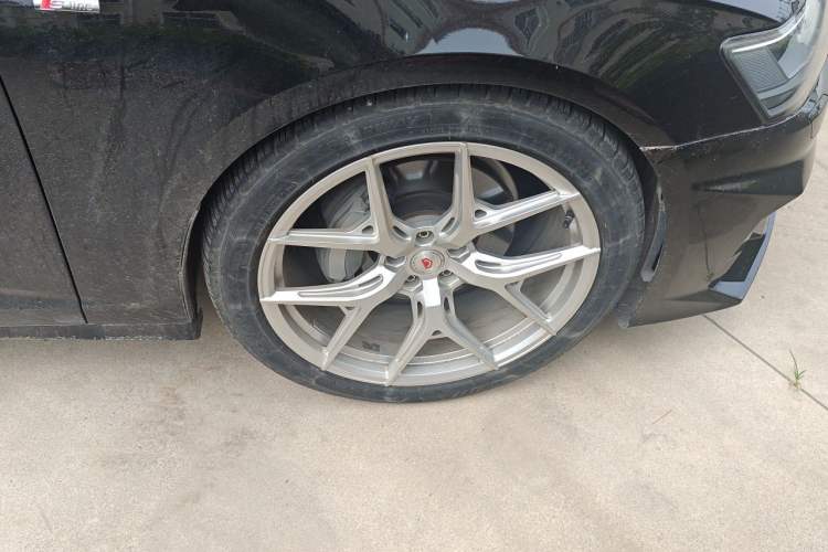 Used Audi A6 2023 Avant Futurist 45 TFSI Prestige Dynamic Edition Right Front Wheel Hub