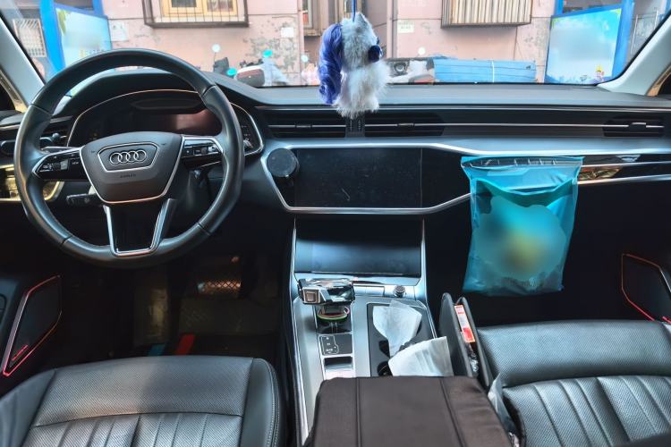Used Audi A6 2023 allroad quattro 55 TFSI Prestige Off-Road Model Center Console