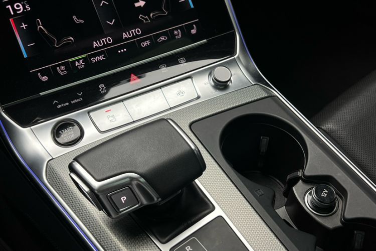 Used Audi A6 2023 allroad quattro 55 TFSI Prestige Off-Road Model Interior 6