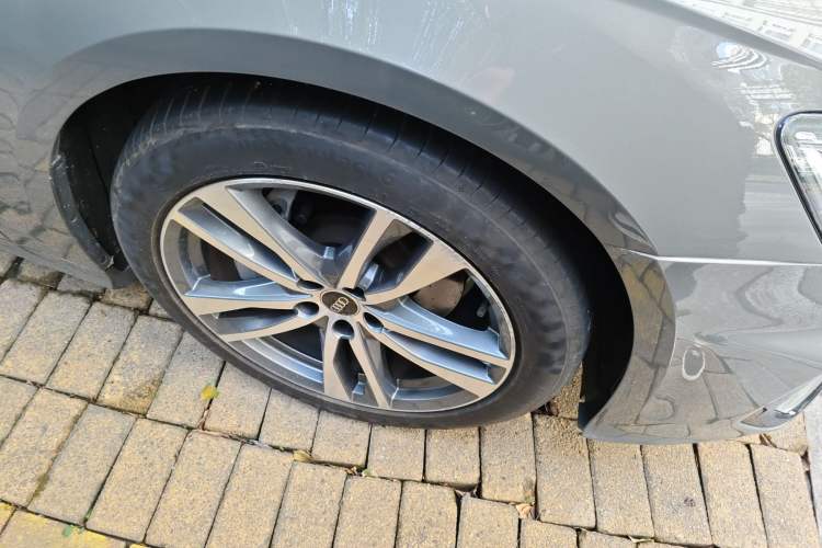 Used Audi A6 2023 Avant Futurist 45 TFSI Prestige Dynamic Edition Right Front Wheel Hub