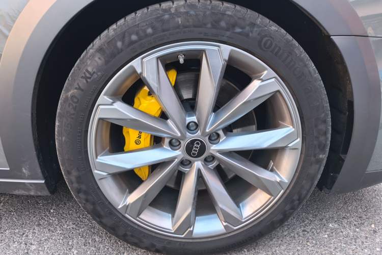 Used Audi A6 2023 allroad quattro 55 TFSI Prestige Off-Road Model Right Front Wheel Hub