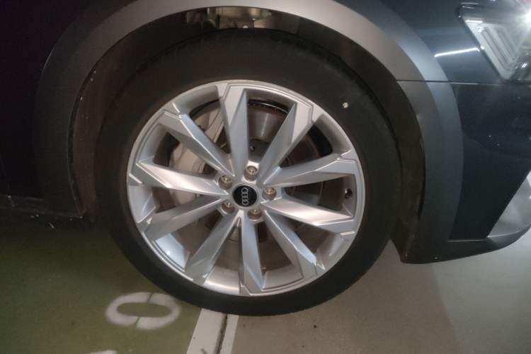 Used Audi A6 2023 allroad quattro 55 TFSI Prestige Off-Road Model Right Front Wheel Hub