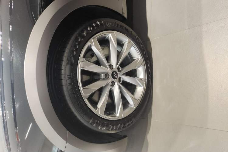 Used Audi A6 2024 allroad quattro 55 TFSI Prestige Off-Road Model Exterior 2