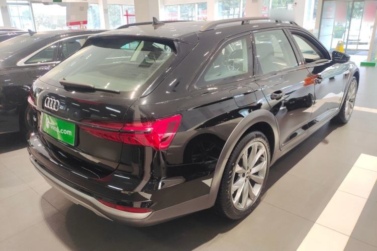 Used Audi A6 2024 allroad quattro 55 TFSI Prestige Off-Road Model Exterior 5
