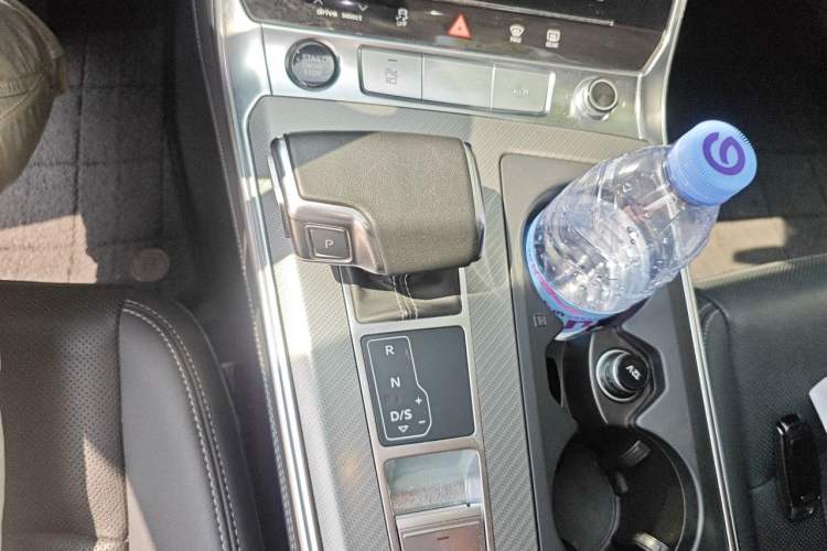 Used Audi A6 2024 allroad quattro 55 TFSI Prestige Off-Road Model Gear Lever