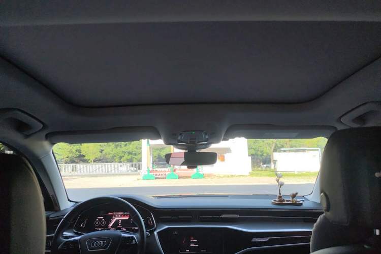 Used Audi A6 2024 allroad quattro 55 TFSI Prestige Off-Road Model Headliner