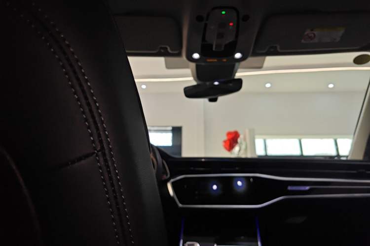 Used Audi A6 2024 allroad quattro 55 TFSI Prestige Off-Road Model Headliner