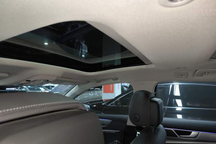 Used Audi A6 2024 allroad quattro 55 TFSI Prestige Off-Road Model Headliner