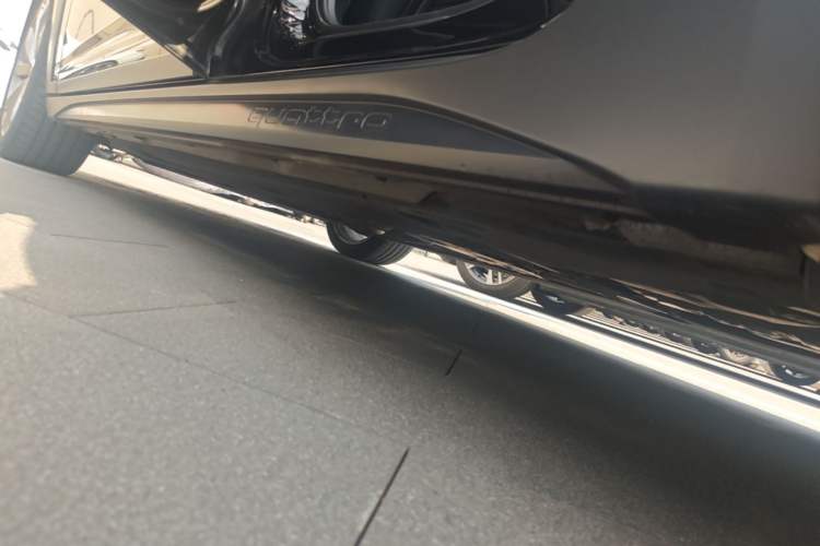Used Audi A6 2024 allroad quattro 55 TFSI Prestige Off-Road Model Left Side Sill
