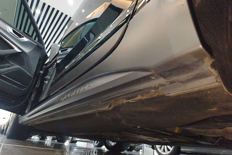 Used Audi A6 2024 allroad quattro 55 TFSI Prestige Off-Road Model Left Side Sill