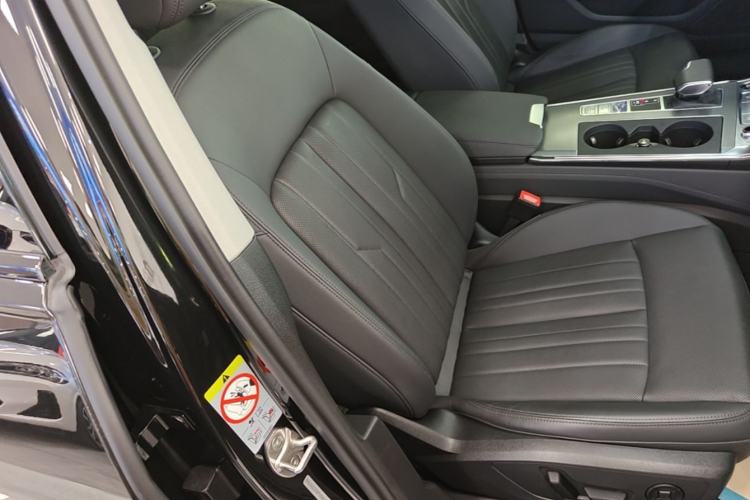 Used Audi A6 2024 allroad quattro 55 TFSI Prestige Off-Road Model Right Front Seat