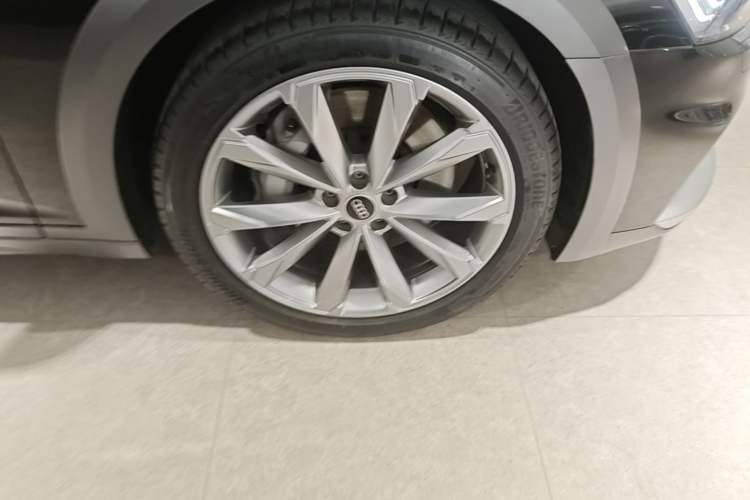 Used Audi A6 2024 allroad quattro 55 TFSI Prestige Off-Road Model Right Front Wheel Hub