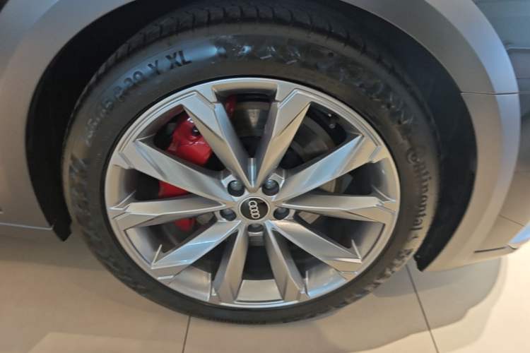 Used Audi A6 2024 allroad quattro 55 TFSI Prestige Off-Road Model Right Front Wheel Hub