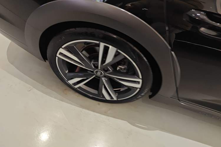 Used Audi A6 2024 allroad quattro 55 TFSI Prestige Off-Road Model Right Rear Wheel Hub