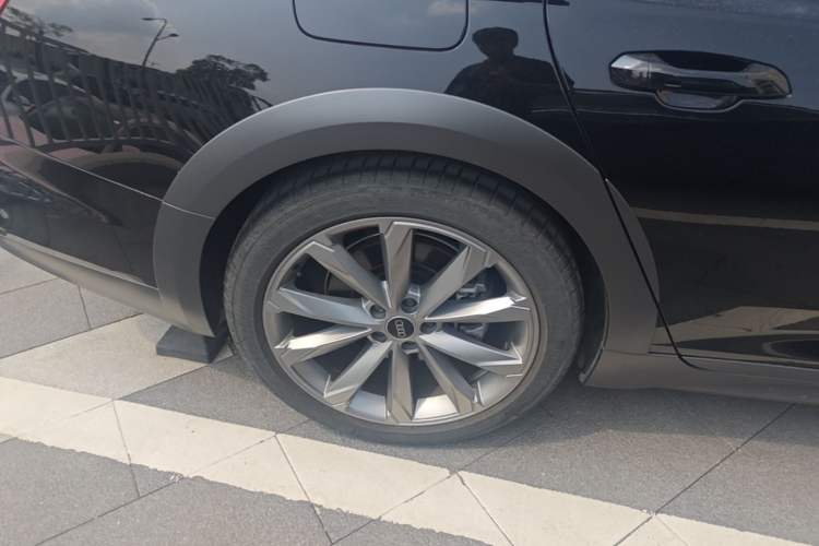 Used Audi A6 2024 allroad quattro 55 TFSI Prestige Off-Road Model Right Rear Wheel Hub