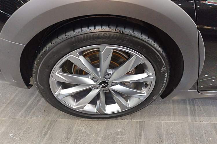 Used Audi A6 2024 allroad quattro 55 TFSI Prestige Off-Road Model Right Rear Wheel Hub