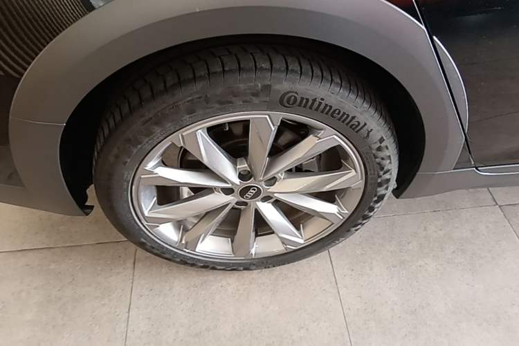 Used Audi A6 2024 allroad quattro 55 TFSI Prestige Off-Road Model Right Rear Wheel Hub