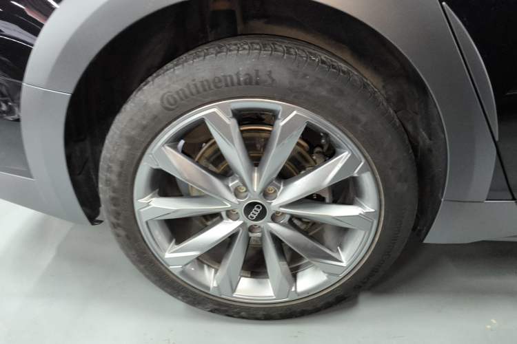 Used Audi A6 2024 allroad quattro 55 TFSI Prestige Off-Road Model Right Rear Wheel Hub