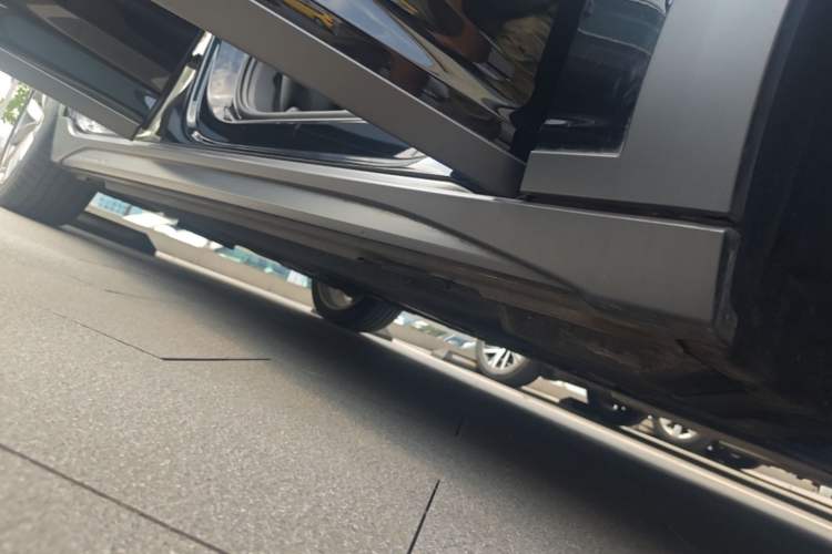 Used Audi A6 2024 allroad quattro 55 TFSI Prestige Off-Road Model Right Side Sill