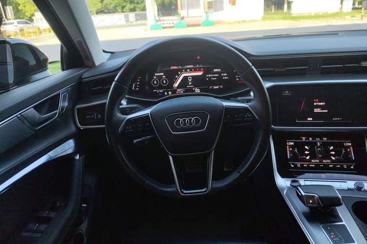 Used Audi A6 2024 allroad quattro 55 TFSI Prestige Off-Road Model Steering Wheel