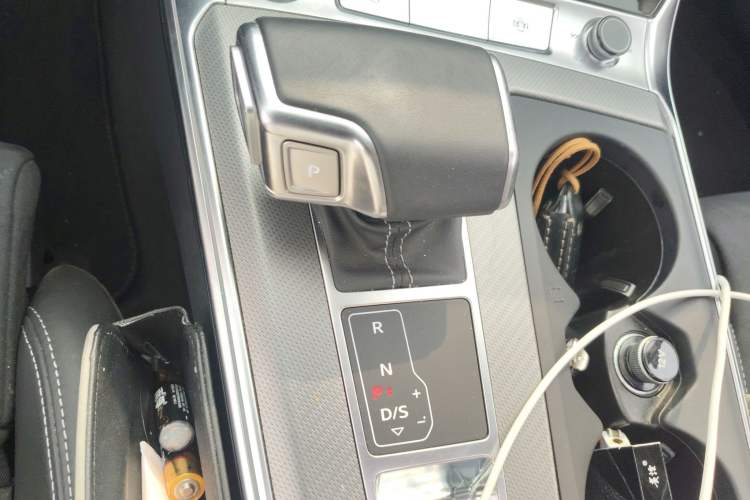 Used Audi A6 2024 Avant Futurist 45 TFSI Prestige Dynamic Edition Gear Lever