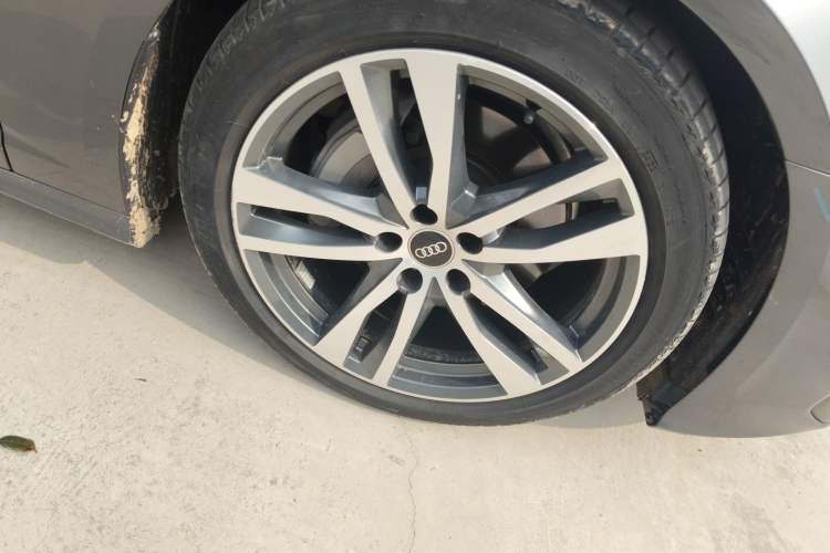 Used Audi A6 2024 Avant Futurist 45 TFSI Prestige Dynamic Edition Right Front Wheel Hub