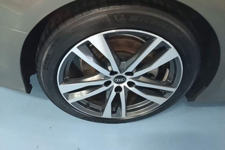Used Audi A6 2024 Avant Futurist 45 TFSI Prestige Dynamic Edition Right Rear Wheel Hub