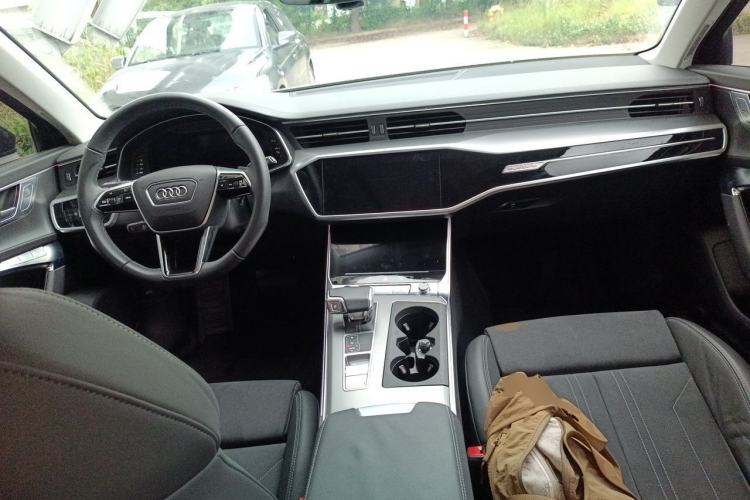 Used Audi A6 2024 Avant Futurist 45 TFSI Prestige Dynamic Edition Center Console