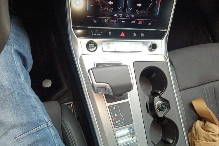 Used Audi A6 2024 Avant Futurist 45 TFSI Prestige Dynamic Edition Gear Lever