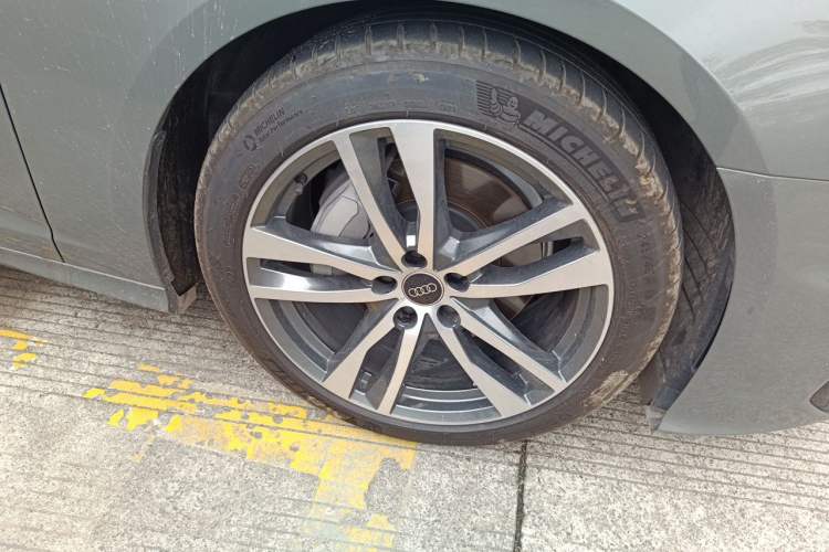 Used Audi A6 2024 Avant Futurist 45 TFSI Prestige Dynamic Edition Right Front Wheel Hub