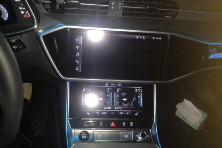 Used Audi A6 2025 Avant Avant-garde 45 TFSI Prestige Dynamic Edition Audio And AC Panel