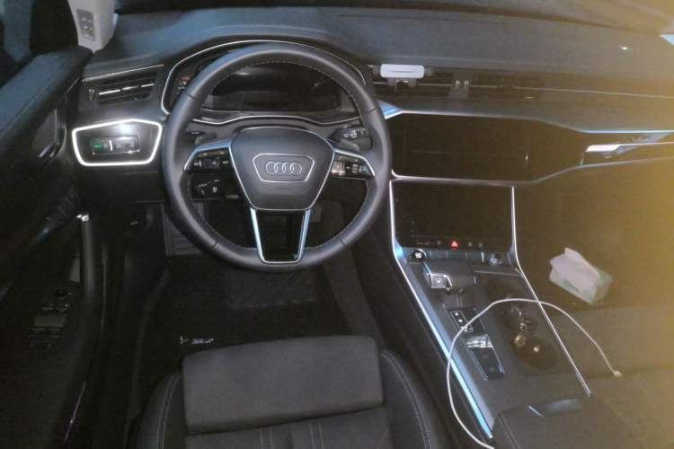 Used Audi A6 2025 Avant Avant-garde 45 TFSI Prestige Dynamic Edition Center Console