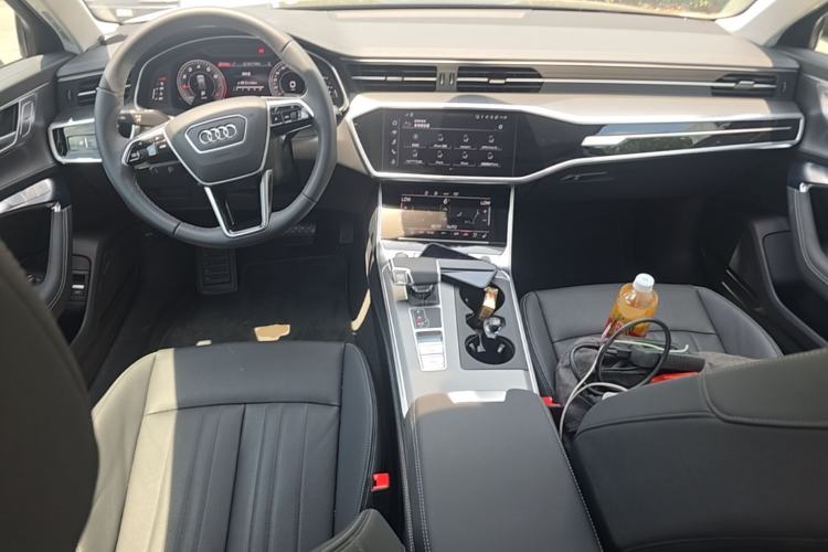 Used Audi A6 2025 allroad quattro Explorer 55 TFSI Prestige Off-Road Model Center Console