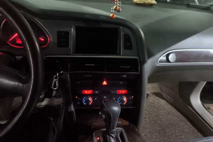 Used Audi A6L 2005 2.4L Comfort Edition Audio And AC Panel