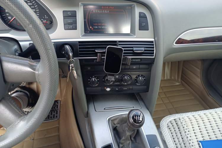Used Audi A6L 2005 2.0T base version Audio And AC Panel