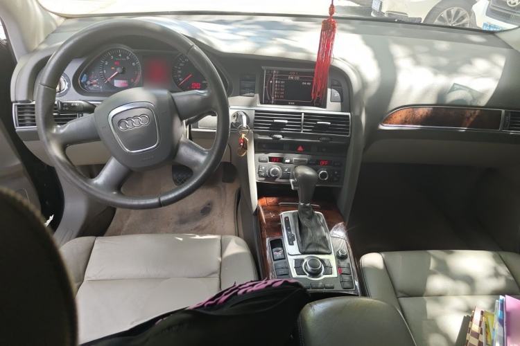 Used Audi A6L 2005 2.4L Comfort Edition Center Console