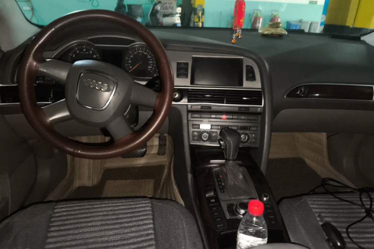 Used Audi A6L 2005 2.4L Comfort Edition Center Console